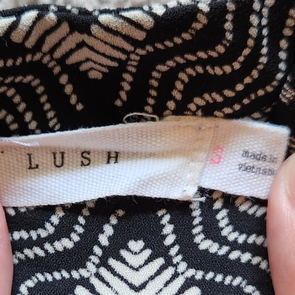 Lush black & white geometric print tunic top, size small - Picture 6 of 6